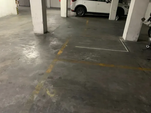PLAZA DE PARKING  PARA MOTO — 8
