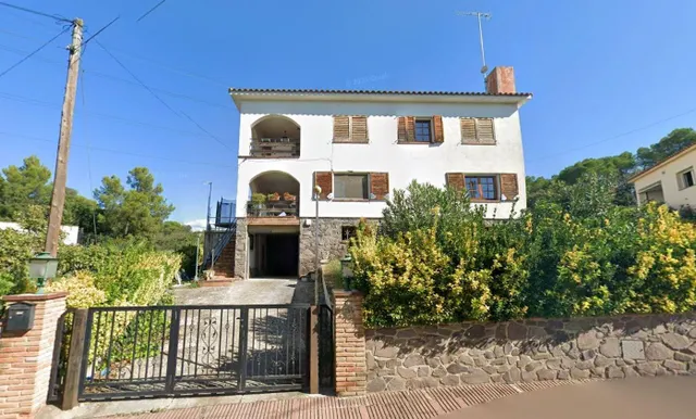 SE VENDE CASA OKUPADA SITUADA en C/ De Dalt Nº 64 Riells i V - foto 2