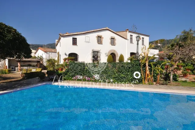 Masia en venta en el centro de Cabrera de Mar - Costa Barcel