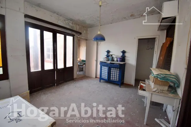 ¡Hazla a tu gusto! Casa amplia y luminosa de tres alturas para reformar, cerca del ayuntamiento — 35