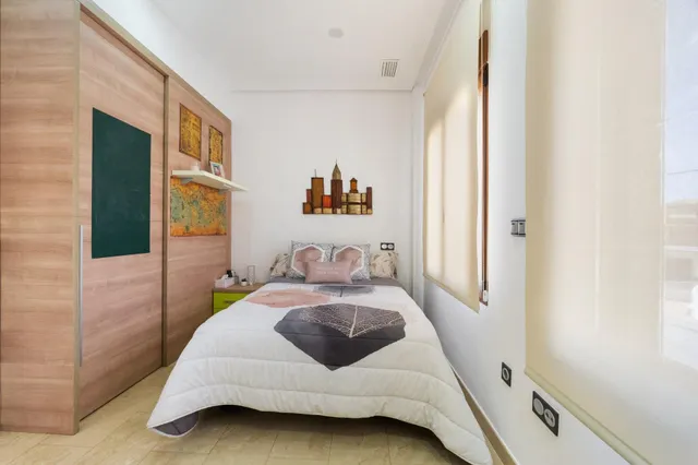 Impresionante villa de 620 metros con piscina, sotano, bodega y GYM!!! — 36