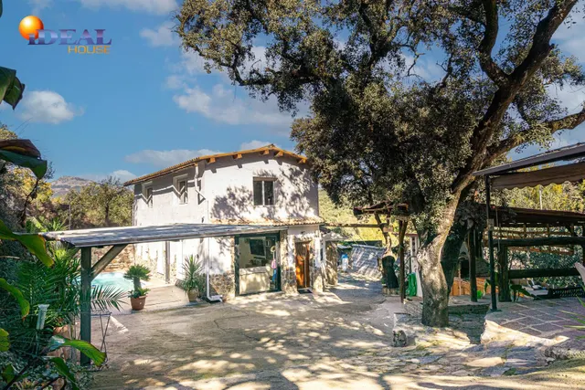 ESPECTACULAR CASA CON TERRENO EN LA SIERRA SUR — 35