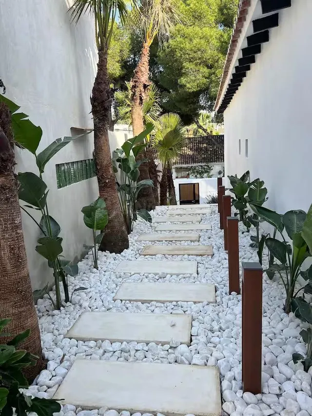 Villa de lujo en Nueva Andalucia con diseño ultramoderno a 5 - foto 2