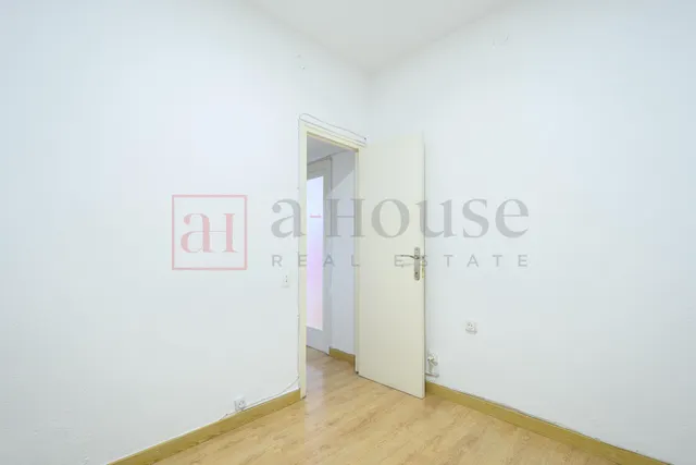 PISO PARA ENTRAR A VIVIR CON EXCELENTE UBICACIÓN EN SAGRADA FAMILIA — 31