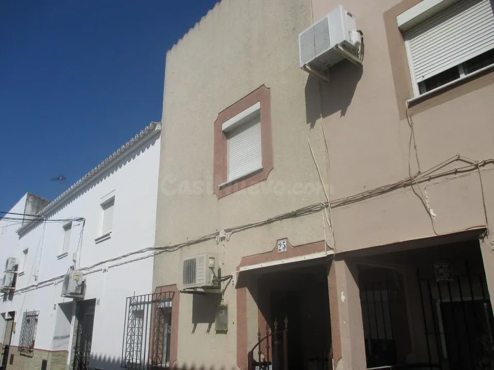 Venta de Vivienda en Jerez De La Frontera, Cádiz. Activo Inmobiliario Sin Posesión / Alquilado / No se Puede Visitar ni Financiar.