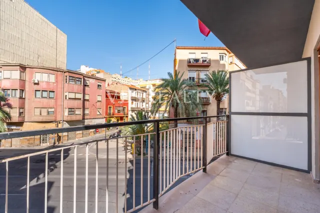 Amplio y Moderno Piso Reformado en el Corazón de Alicante — 10