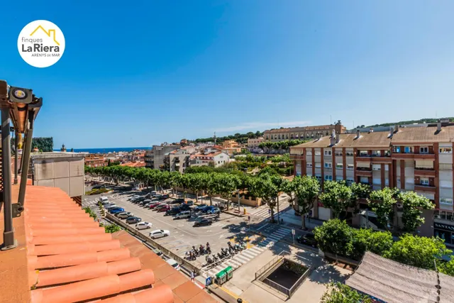 ÁTICO DÚPLEX CÉNTRICO Y ESQUINERO EN ARENYS DE MAR
