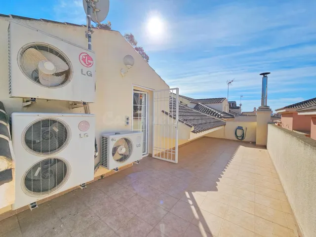 SE VENDE ESTUPENDO CHALET SITO EN Calle RICARDO BELVER, LA P - foto 5