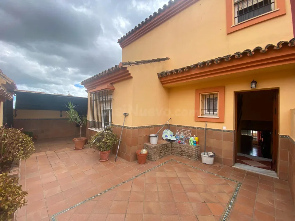 Exclusivo pareado en Santa Mónica: elegancia, espacio y vistas inigualables