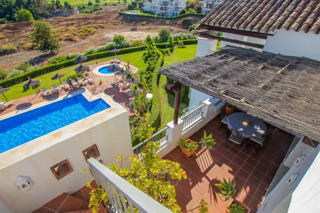 Ático Dúplex con Vistas Panorámicas al Mar en Los Arqueros, 