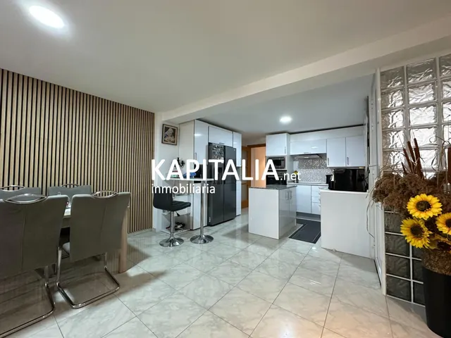 Piso en VENTA en el centro de Canals con ascensor, balcón y 3 habitaciones — 6