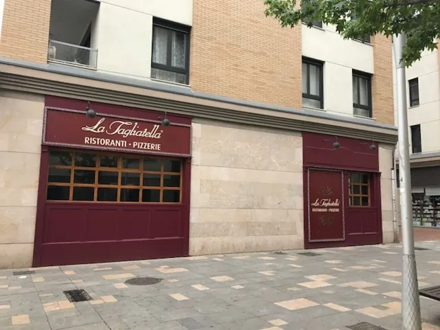 Local comercial en venta en c/ Yanguas y Miranda — 8