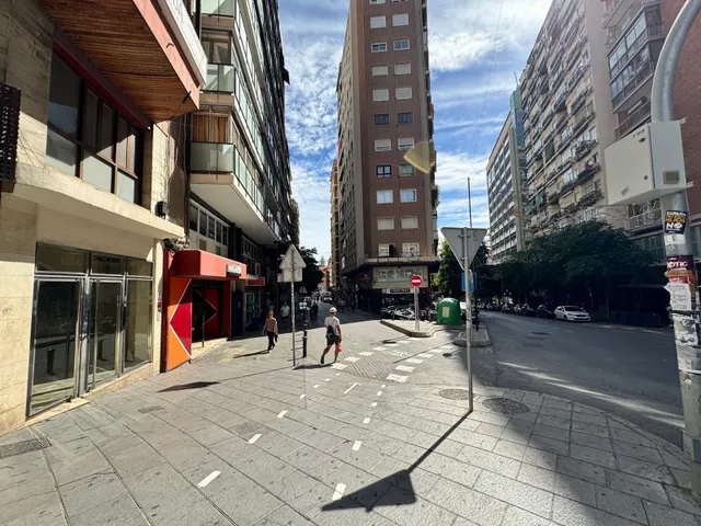 Hostal en pleno funcionamiento en el centro de Alicante | licencia turística | rentabilidad 10%-14% — 40