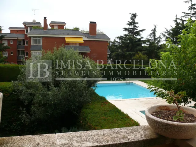 PRECIOSO PISO EN EL EXCLUSIVO COMPLEJO RESIDENCIAL LES LLOSE - foto 3