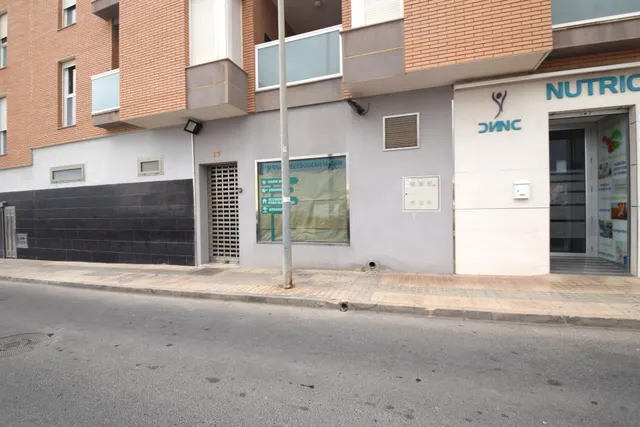 LOCAL COMERCIAL PARA PONER EN MARCHA TU NEGOCIO — 6