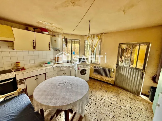 CASA DE PUEBLO CON PATIO Y GARAJE - foto 4
