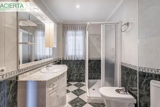 Piso señorial de 182 m2 en Avenida Madrid: amplitud, luz y posibilidades infinitas con garaje opcional. — 23