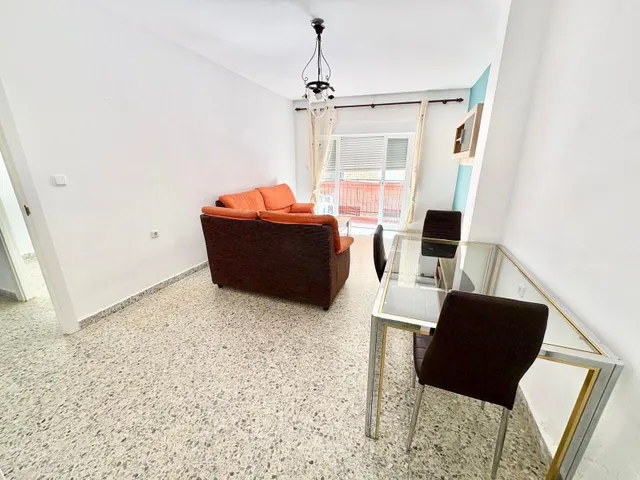 Piso de 3 habitaciones en el corazón de Salobreña - foto 2