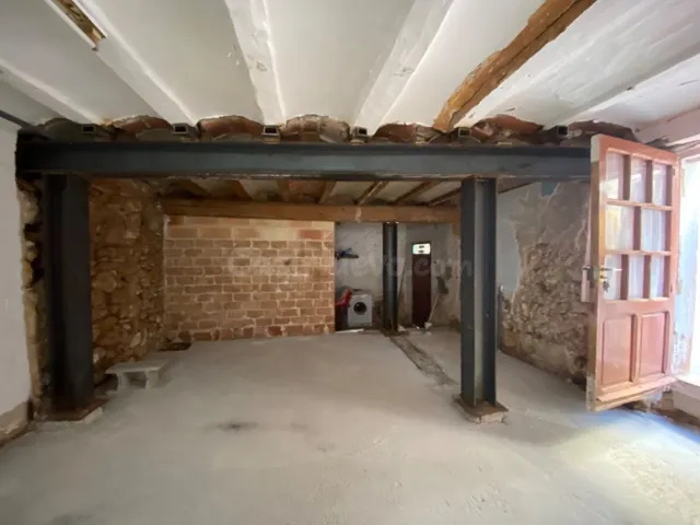 Casa esquinera con estructura reformada en Freginals — 3
