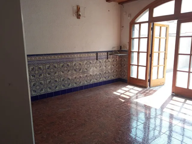 CASA OKUPADA C/CERDANYOLA SABADELL — 5