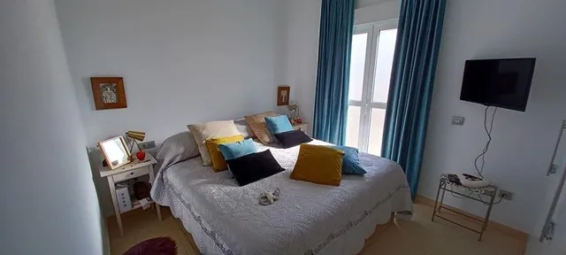 Amplio adosado totalmente reformado con Apartamento independiente. — 18