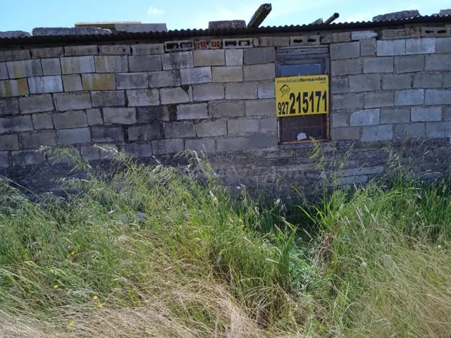 Parcela 20.000 m2 con 20 m2 de construcción con charca en Va - foto 5