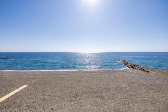 !! IMPRESIONANTE VIVIENDA EN PRIMERA LINEA DE PLAYA !! — 28