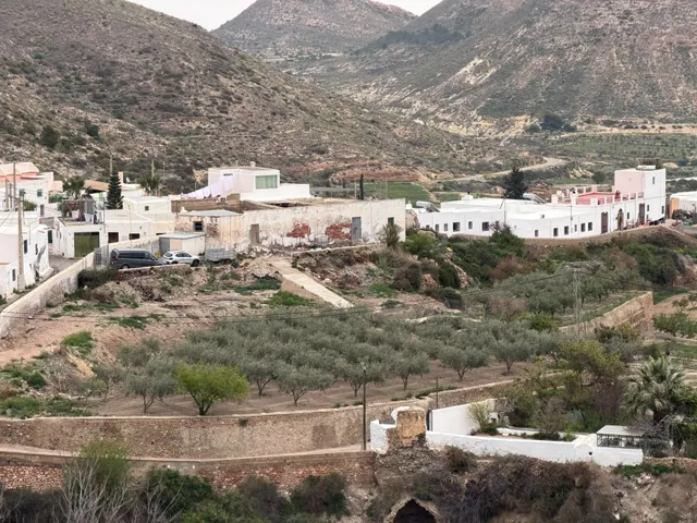 Hotel rural con proyecto hecho en Níjar pueblo, con finca de - foto 3