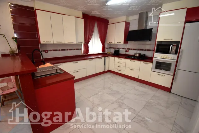 AMPLIA CASA CON GARAJE Y GRAN TERRAZA Y UNA SEGUNDA VIVIENDA — 7
