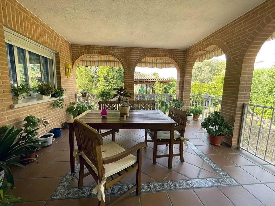 ¡CHICAS ESTUDIANTES! ÚLTIMA HABITACIÓN EN CHALET A COMPARTIR EN VILLANUEVA DE LA CAÑADA (MADRID).
