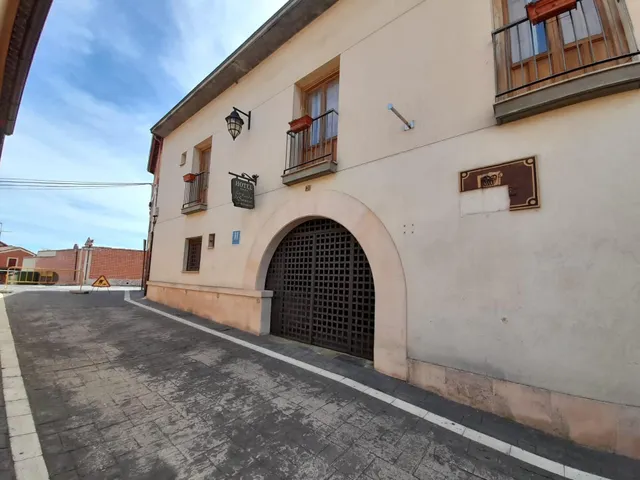 PRECIOSO EDIFICIO  A LA VENTA EN SIMANCAS (VALLADOLID) — 2