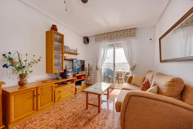 Apartamento 2 dormitorios con orientación sur y piscina comunitaria. — 4