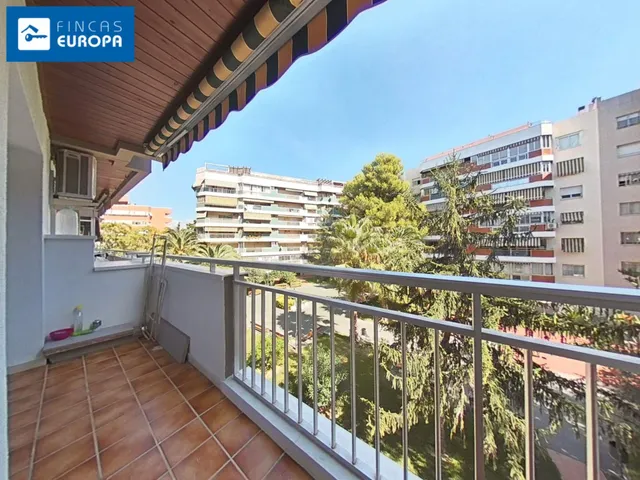 Piso con Licencia Turística y Parking — 12
