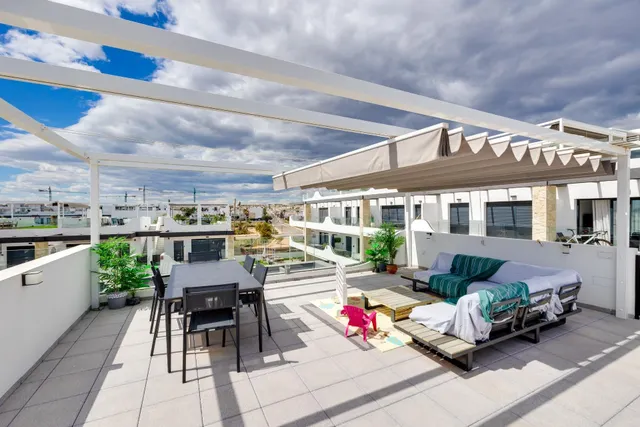 PRECIOSO BUNGALOW PLANTA ALTA CON SOLÁRIUM, TERRAZA, PISCINA - foto 3
