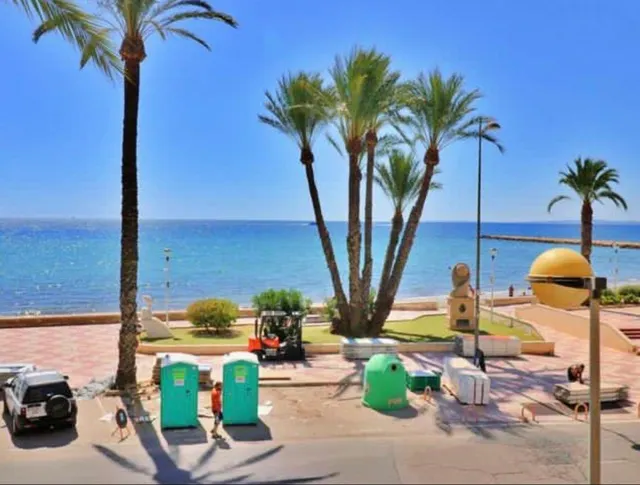 ¡PRIMERA LÍNEA, GRAN ESPACIO Y VISTAS INCREÍBLES EN SANTA POLA! — 44