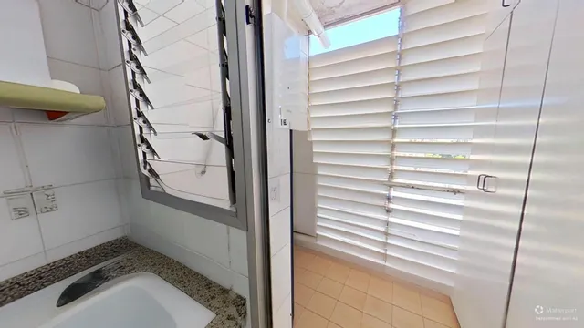 EXCELENTE ZONA, PISO TOTALMENTE EXTERIOR CON LA MEJOR ORIENTACION- ESTE, MUY LUMINOSO, 7º PISO, BUENA FINCA CARAVISTA. — 21