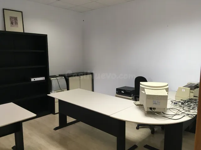 ALQUILER NAVE INDUSTRIAL CON AMPLIAS OFICINAS EN POLIGONO - foto 3