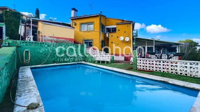 Chalet en venta con jardín y piscina en Calicanto-Sierra Per - foto 4