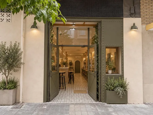 Bar en traspaso en zona plaza de xúquer, Valencia | terraza de 7 mesas | 65.000 € — 18