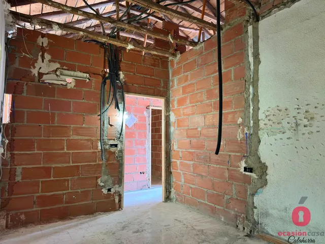 Amplia casa en construcción - zona muy baja campo de la verdad — 12