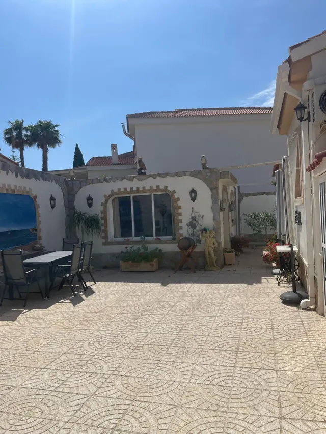 GRAN CHALET EN CIUDAD QUESADA: 3 HAB, 3 BAÑOS — 6