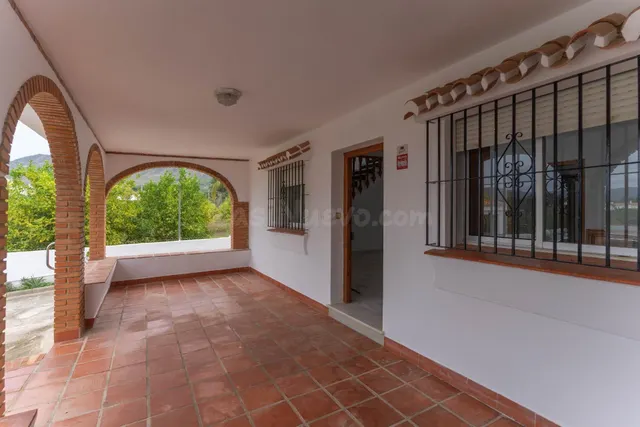 Exclusivo Chalet en Alhaurín el Grande con Piscina y Amplias Vistas — 5