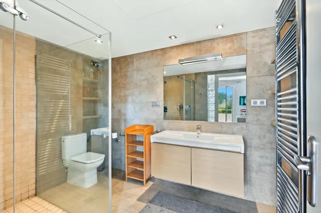 Exclusiva casa con piscina , ascensor y placas solares en llavaneres — 32