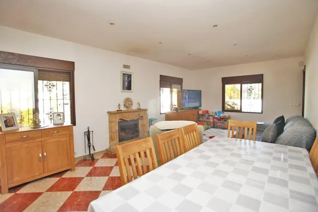 CHALET INDEPENDIENTE CON PISCINA EN LOS ÁNGELES — 7
