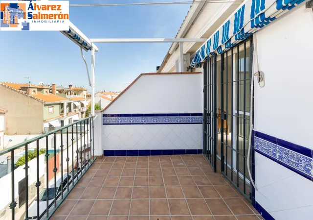 Vive en el corazón de Armilla: 4 dormitorios, patio, terraza y garaje — 21