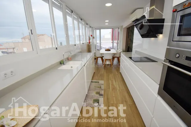 ÁTICO REFORMADO CON GARAJE, TRASTERO, ASCENSOR PRIVADO Y DOS - foto 2