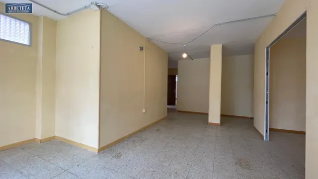 Se alquila local en la zona de Avd. del Ejercito, Guadalajara. — 28