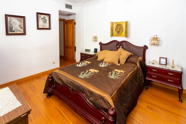 PISO EN CASCO ANTIGUO DE TRES DORMITORIOS, DOS BAÑOS,GARAJE Y TRASTERO. — 21