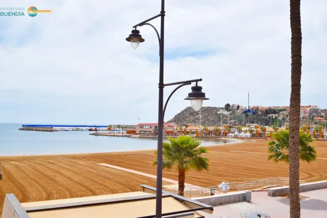 AMPLIO PISO TOTALMENTE REFORMADO EN 1ºLÍNEA DE PLAYA — 2