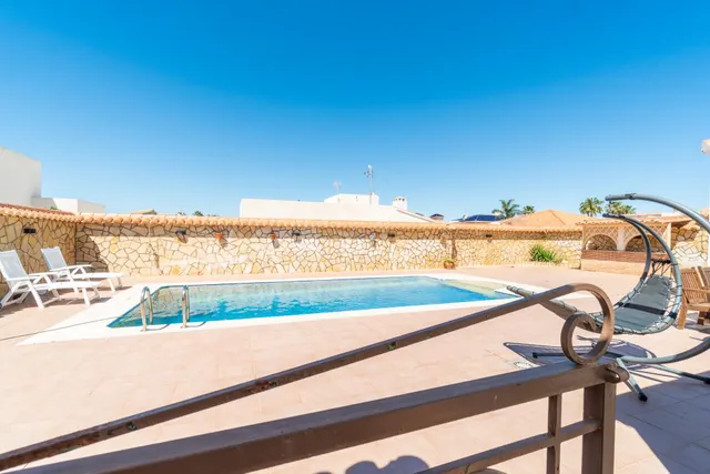CHALET independiente con piscina privada y parcela segregable de 809 m2 en Torreta Florida — 22